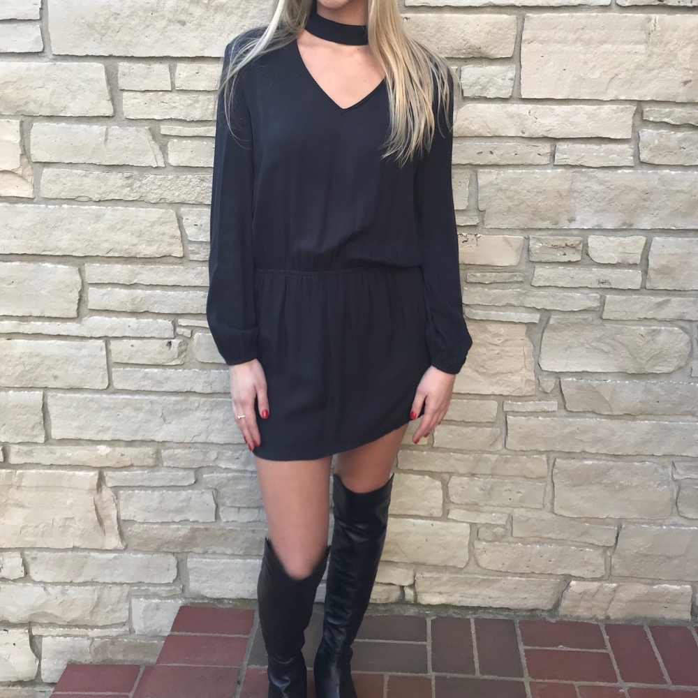 Keyhole Neckline Black Dress - Picture 4 of 8